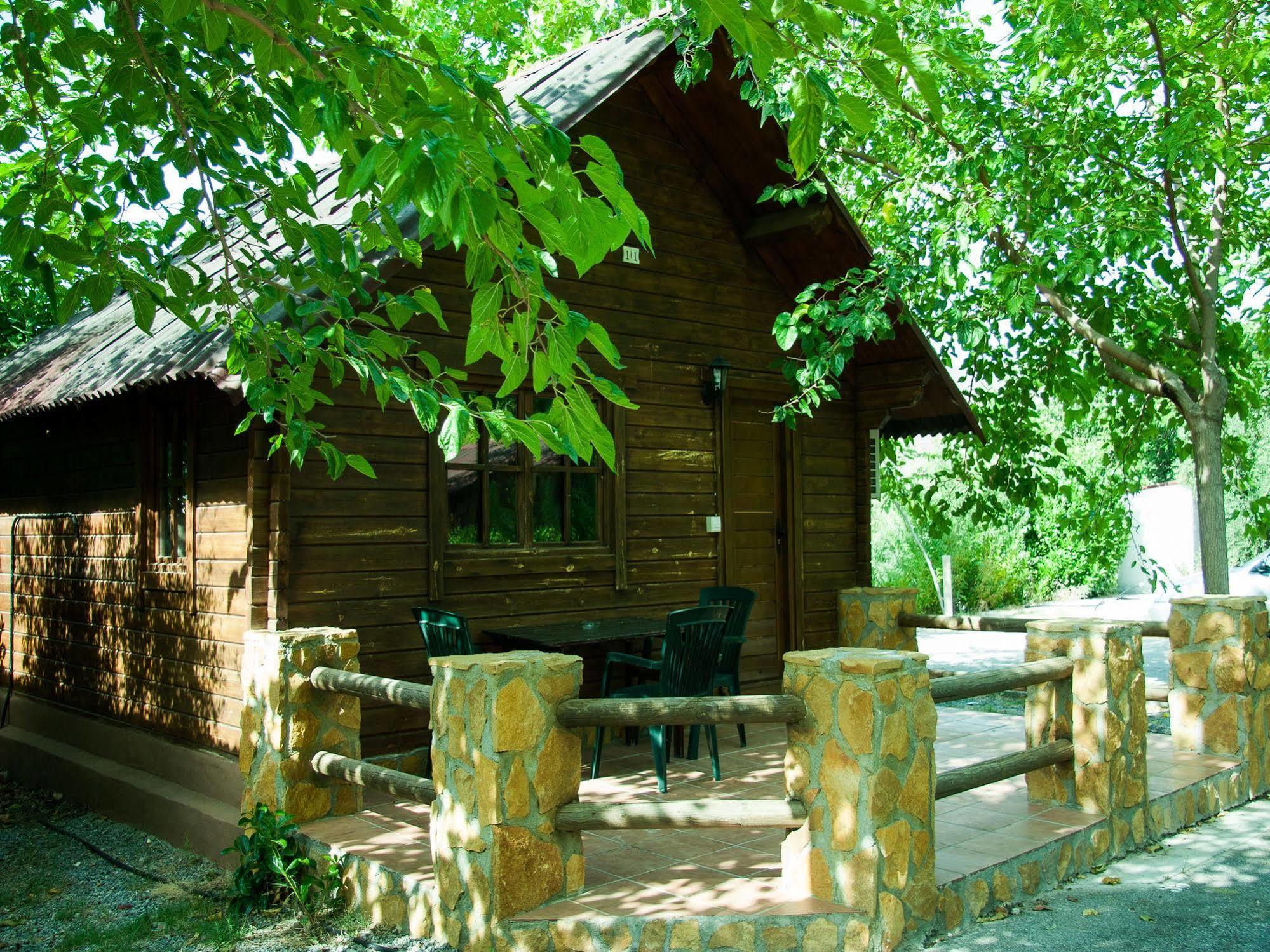 Fuente Del Lobo Glamping & Bungalows - Adults Only Pinos Genil Exteriér fotografie