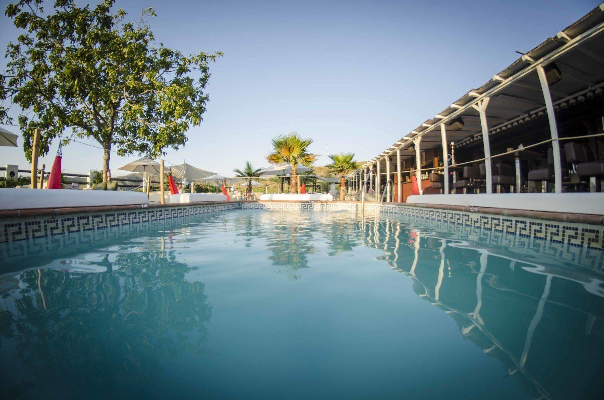Fuente Del Lobo Glamping & Bungalows - Adults Only Pinos Genil Exteriér fotografie